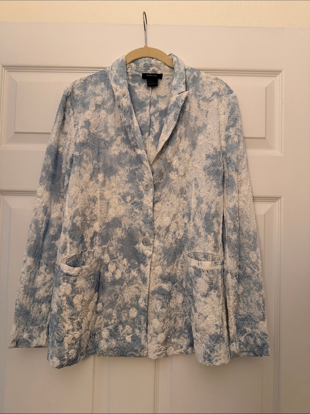 Avant Toi Light Blue & White Floral Lace Blazer
